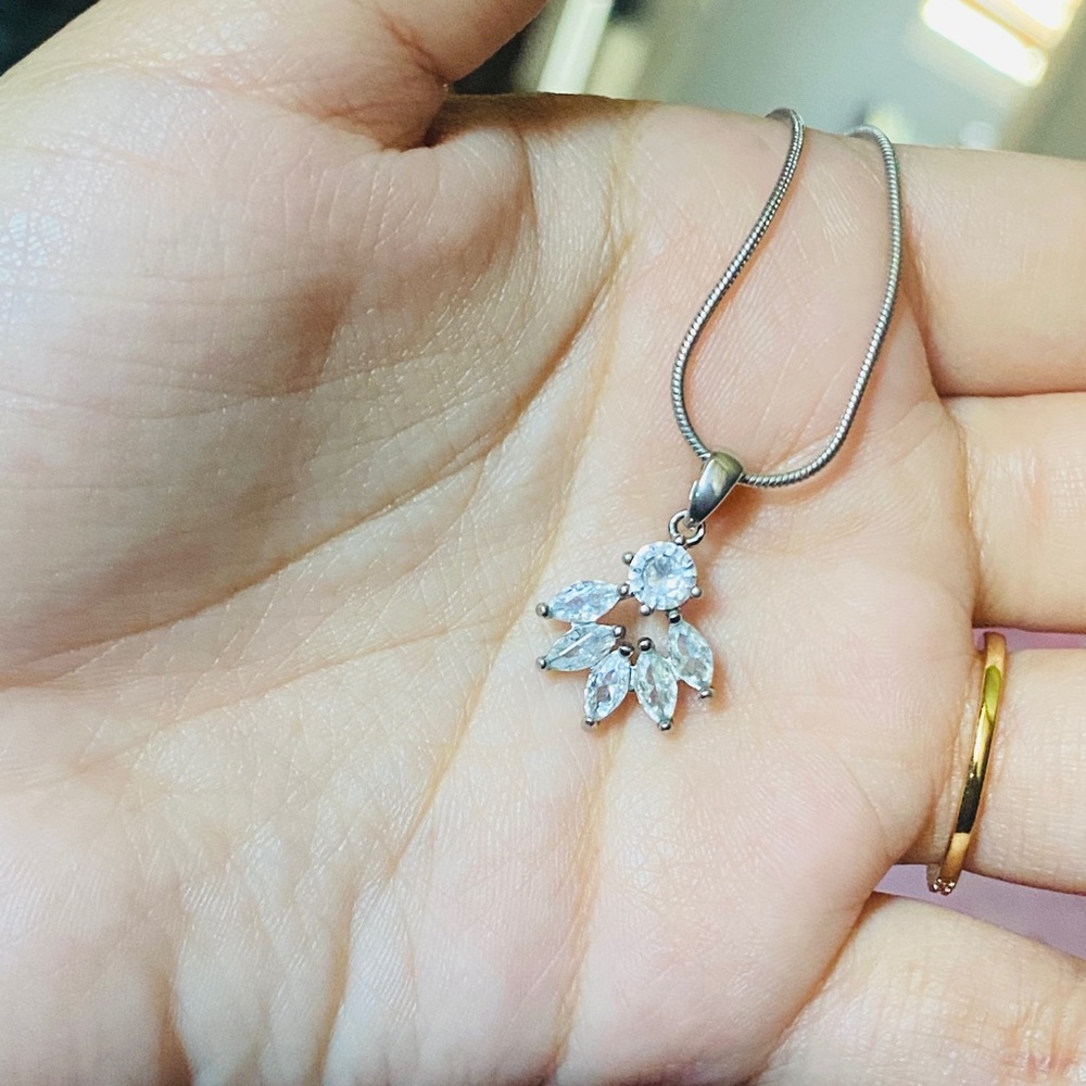 Elegent Rhinestone Necklace & Drop Earrings